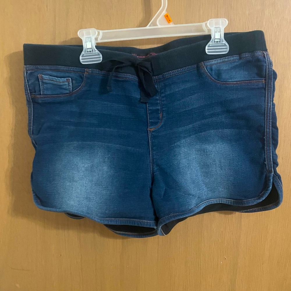 No boundaries xl shorts size 15-17